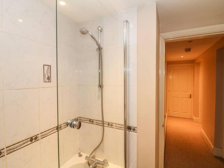 Apartment 2 Bed Ground Floor Appt *